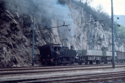 {short description of image}